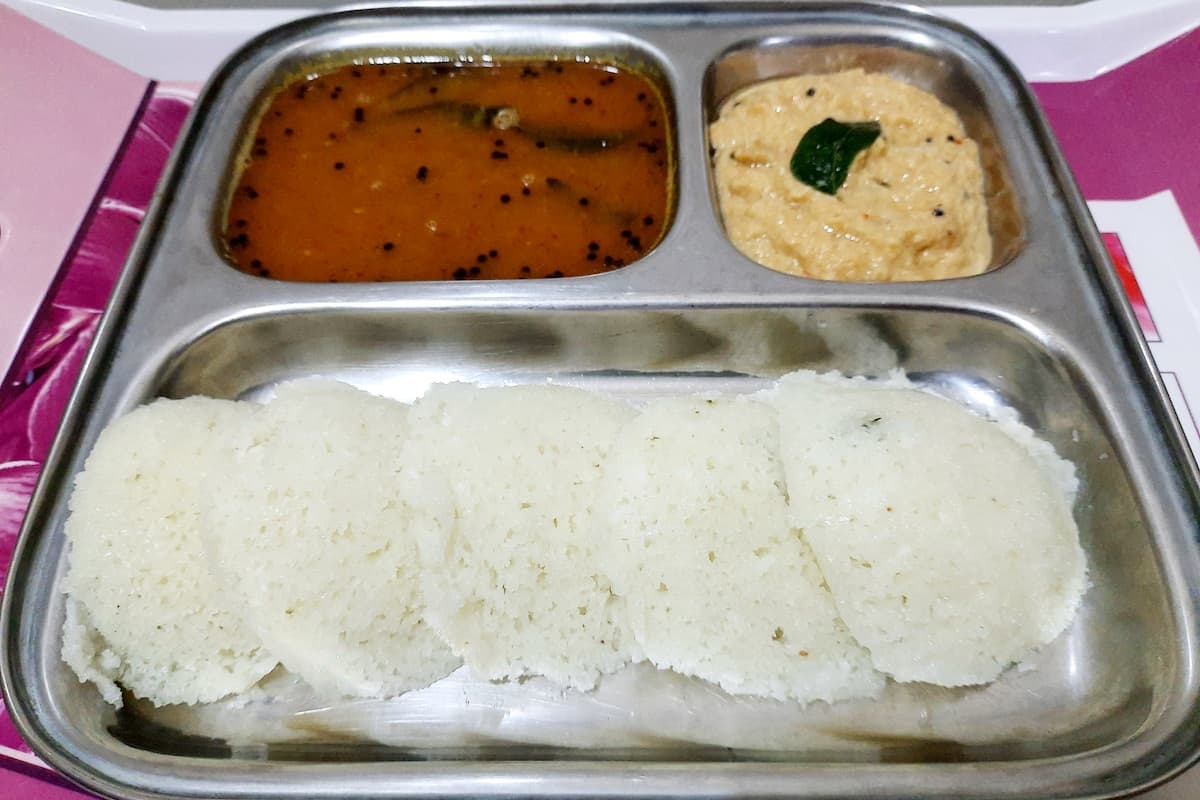Sujir Idli Featured
