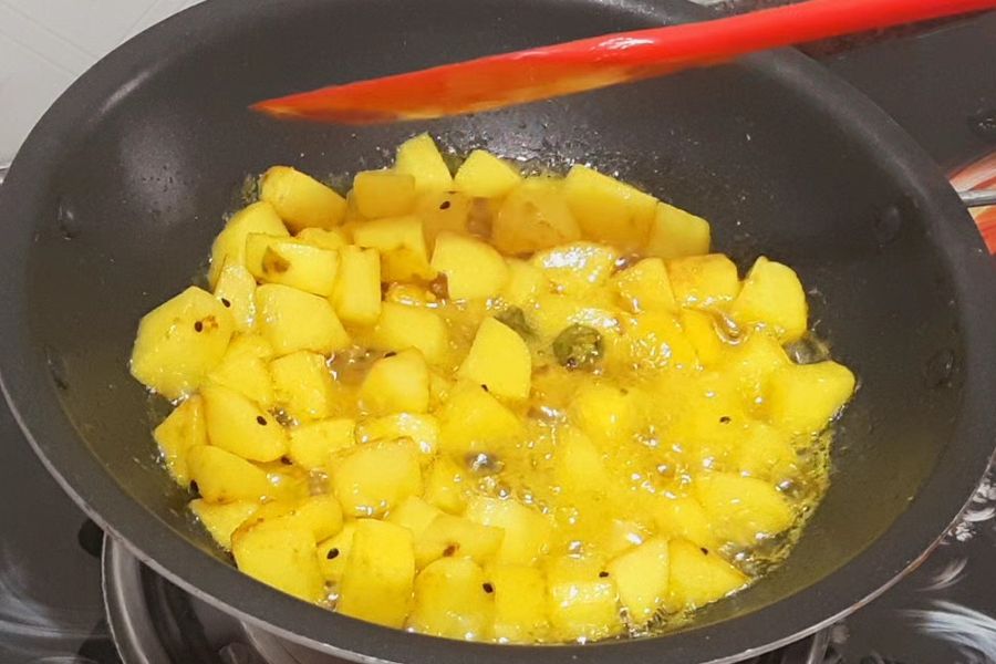 Aloo Posto Bhaja 09